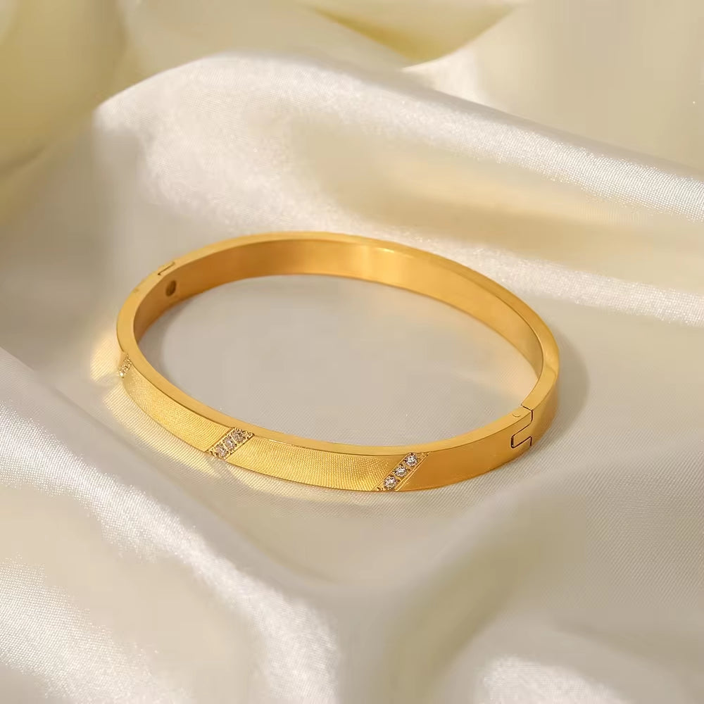 Simple Design 18K Gold Plated Diagonal White Cubic Zirconia Bangles for Women Dainty Jewelry