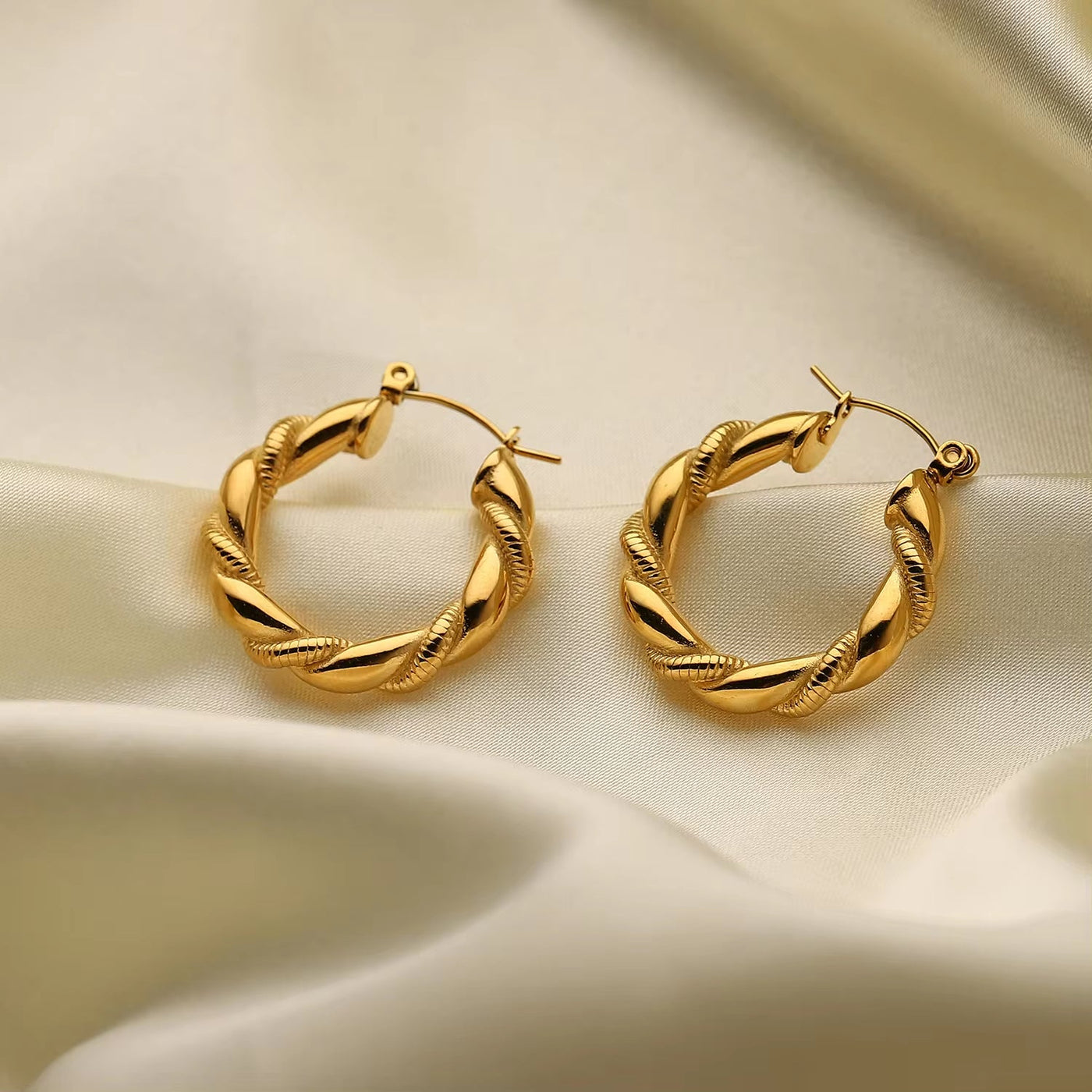 18K Gold Plated Circle Jewelry Croissant Double Twist Stainless Steel Hoop Earrings for Women