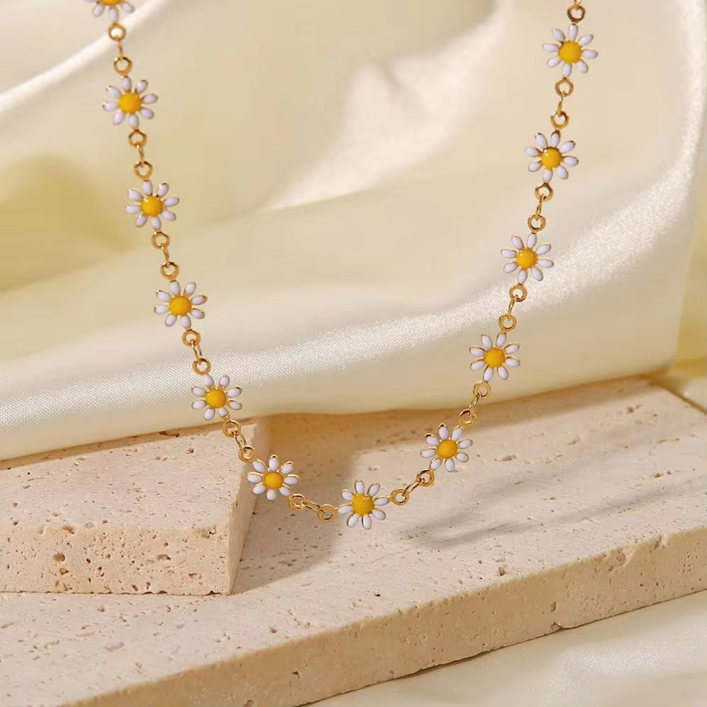 Waterproof 18K Gold Plated Stainless Steel Accessories Charm White Daisy Choker Necklace for Women