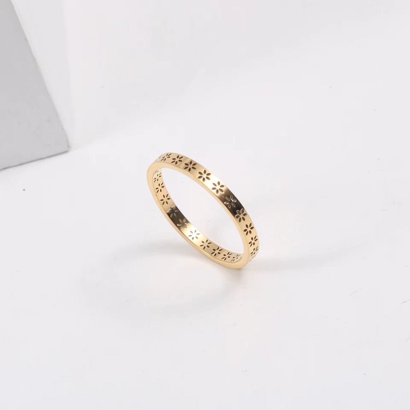 18K Gold Plated No Fade Fast Delivary Permanent Minimalist Dainty Flower Hollow Stainless Steel Ring for Women