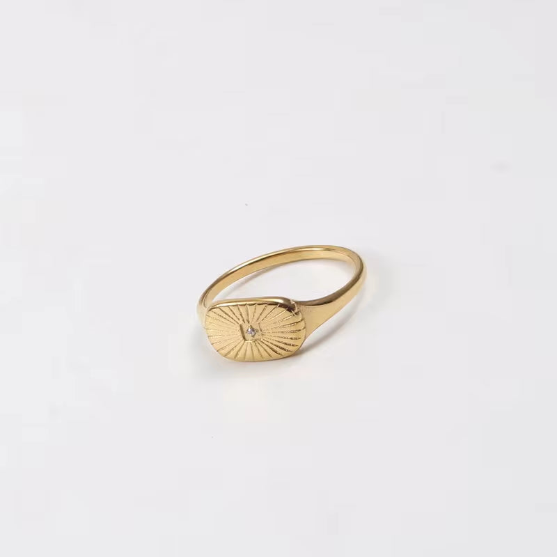 Trendy Jewelry 18K Gold Plated High Polished Zircon Sunburst Ring Stainless Steel Oval Ring for Women