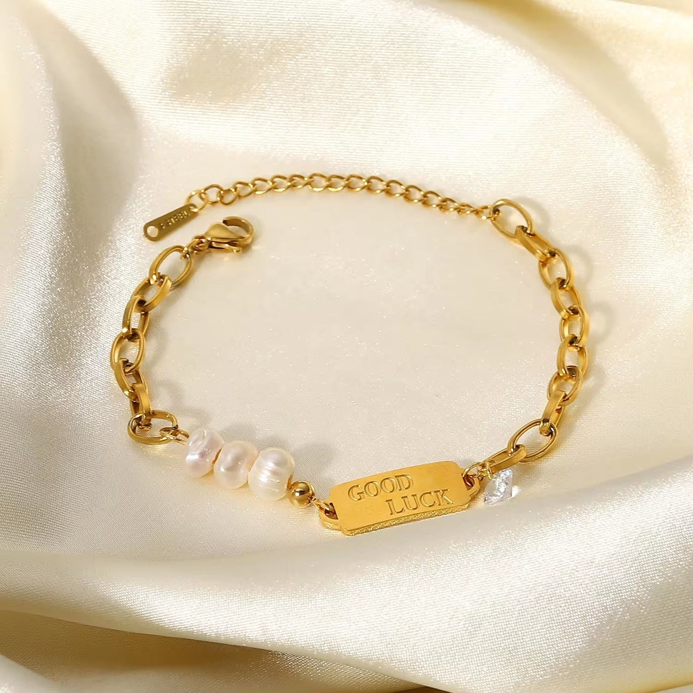 New Arrival 18K Gold Plated Chain Pearl Splicing Bracelet Stainless Steel GOOD LUCK Freshwater Pearl Bracelet for Girls Gift