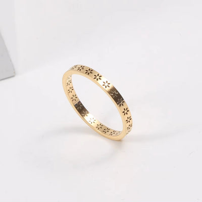 18K Gold Plated No Fade Fast Delivary Permanent Minimalist Dainty Flower Hollow Stainless Steel Ring for Women